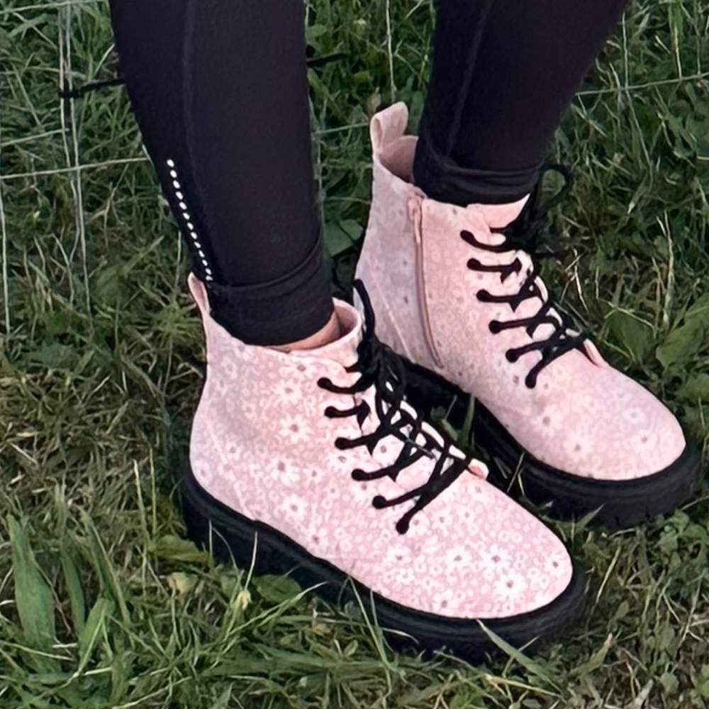 Shoes - Picture 3 of 3